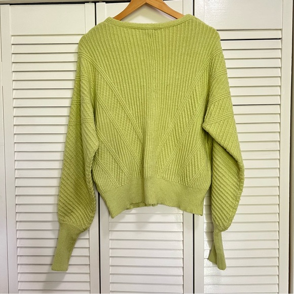 Tahari Green V-Neck Knit Sweater, Medium - Picture 5 of 7